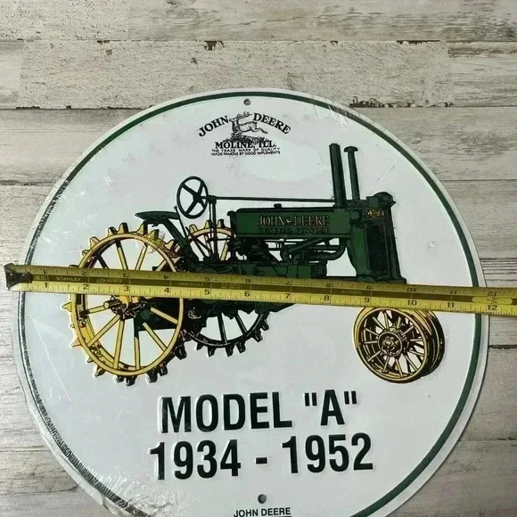 JOHN DEERE TRACTOR MODEL A 1934-1952 WHITE TIN ADVERTISING SIGN 12" ROUND - Picture 5 of 6